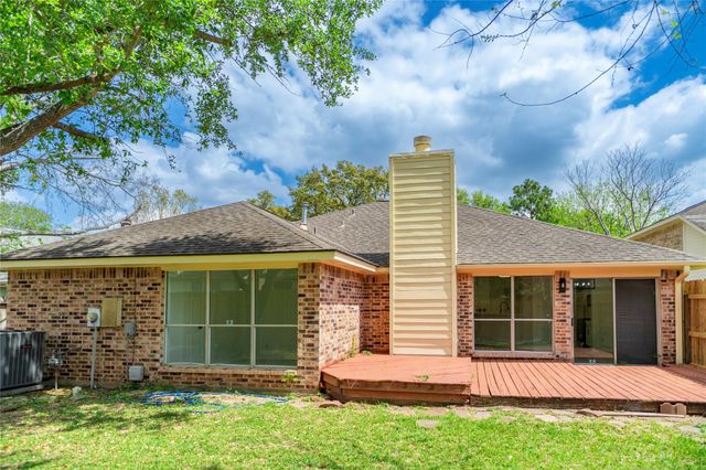 16342 Maple Downs Ln, Sugar Land, TX 77498