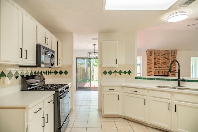 16342 Maple Downs Ln, Sugar Land, TX 77498