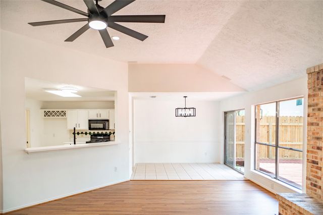 16342 Maple Downs Ln, Sugar Land, TX 77498