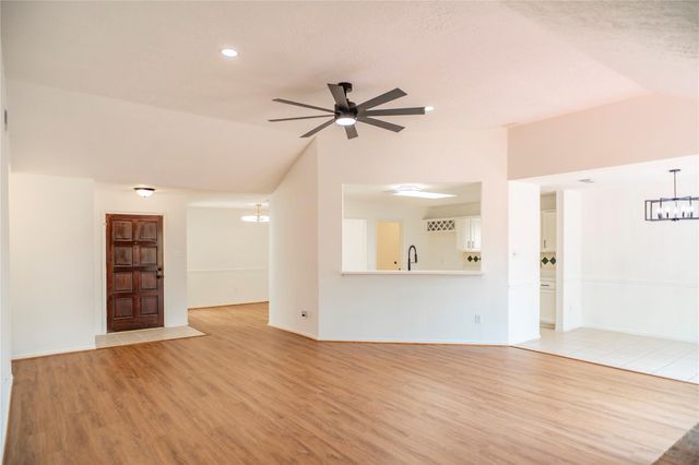 16342 Maple Downs Ln, Sugar Land, TX 77498