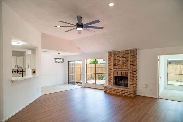 16342 Maple Downs Ln, Sugar Land, TX 77498