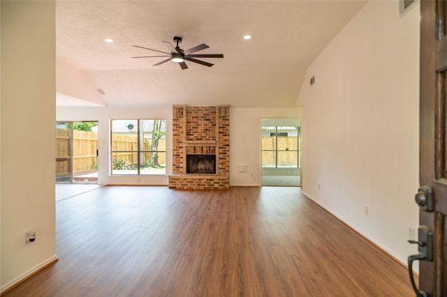 16342 Maple Downs Ln, Sugar Land, TX 77498