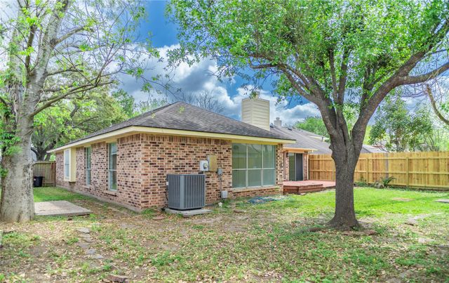 16342 Maple Downs Ln, Sugar Land, TX 77498