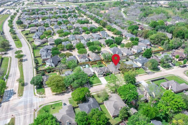 16342 Maple Downs Ln, Sugar Land, TX 77498