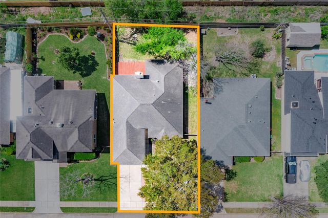 16342 Maple Downs Ln, Sugar Land, TX 77498