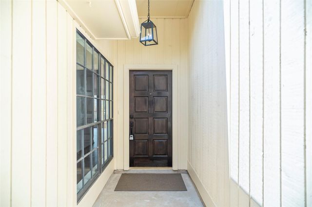 16342 Maple Downs Ln, Sugar Land, TX 77498