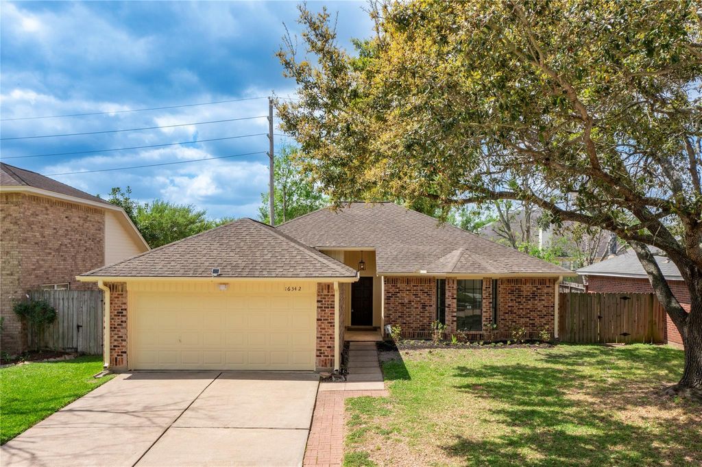 16342 Maple Downs Ln, Sugar Land, TX 77498