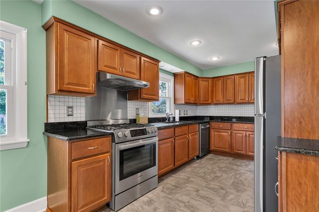 3 Collins Terrace, Middletown, RI 02842