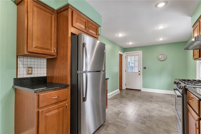 3 Collins Terrace, Middletown, RI 02842