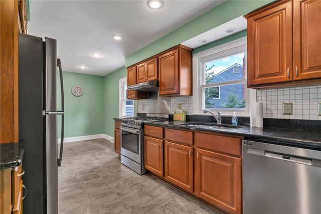 3 Collins Terrace, Middletown, RI 02842