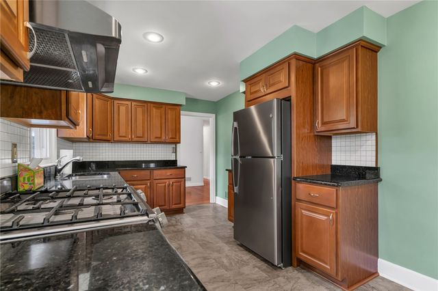 3 Collins Terrace, Middletown, RI 02842