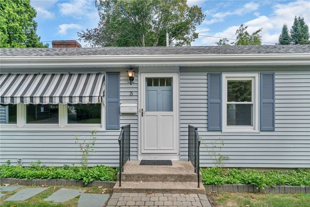 3 Collins Terrace, Middletown, RI 02842