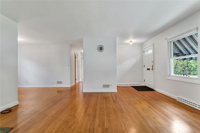 3 Collins Terrace, Middletown, RI 02842