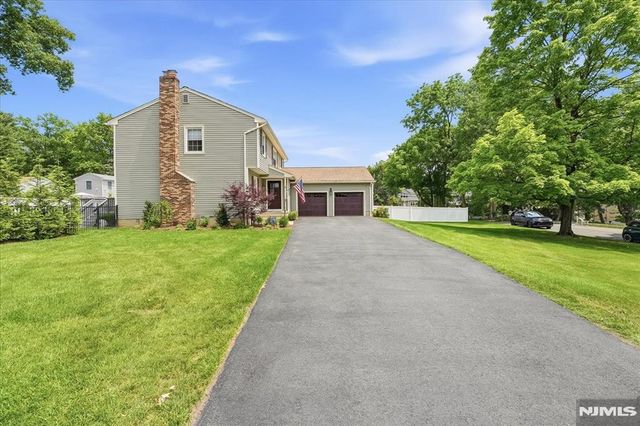6 Giegel Court, Wyckoff, NJ 07481