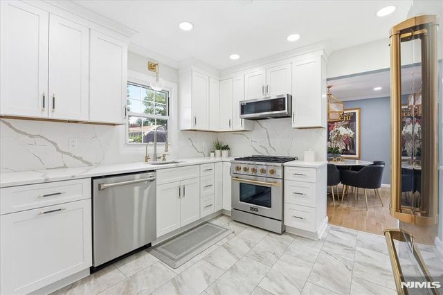 6 Giegel Court, Wyckoff, NJ 07481