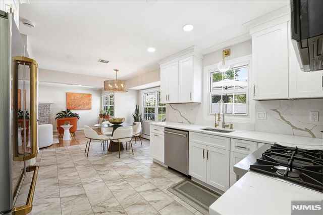 6 Giegel Court, Wyckoff, NJ 07481