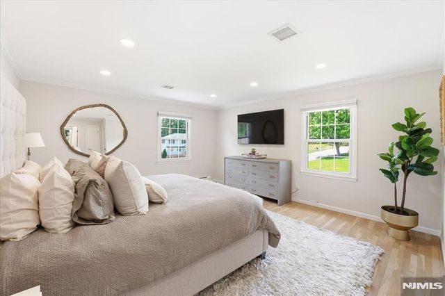 6 Giegel Court, Wyckoff, NJ 07481