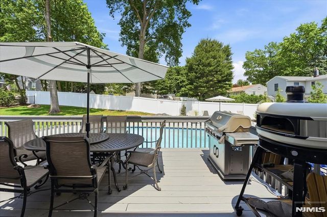 6 Giegel Court, Wyckoff, NJ 07481