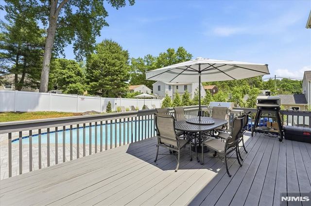6 Giegel Court, Wyckoff, NJ 07481
