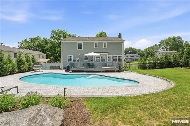 6 Giegel Court, Wyckoff, NJ 07481