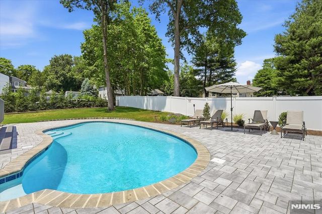 6 Giegel Court, Wyckoff, NJ 07481