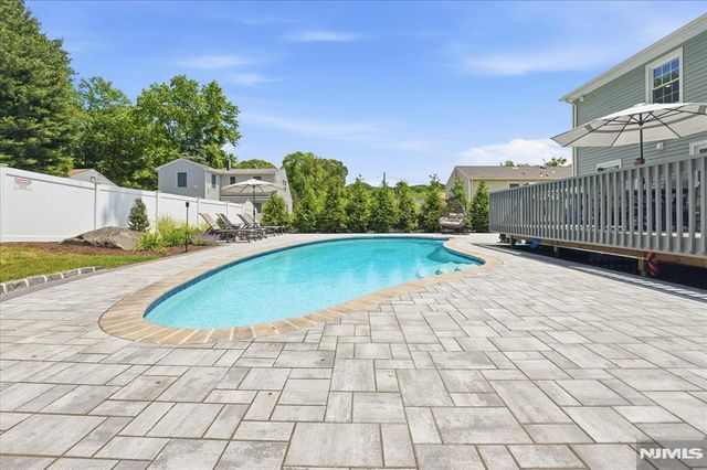 6 Giegel Court, Wyckoff, NJ 07481