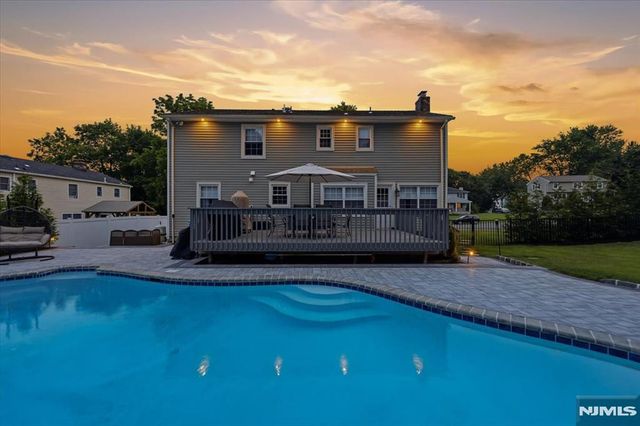 6 Giegel Court, Wyckoff, NJ 07481