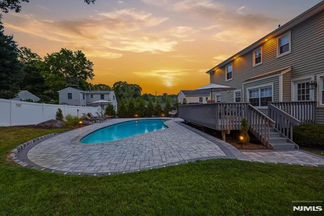6 Giegel Court, Wyckoff, NJ 07481