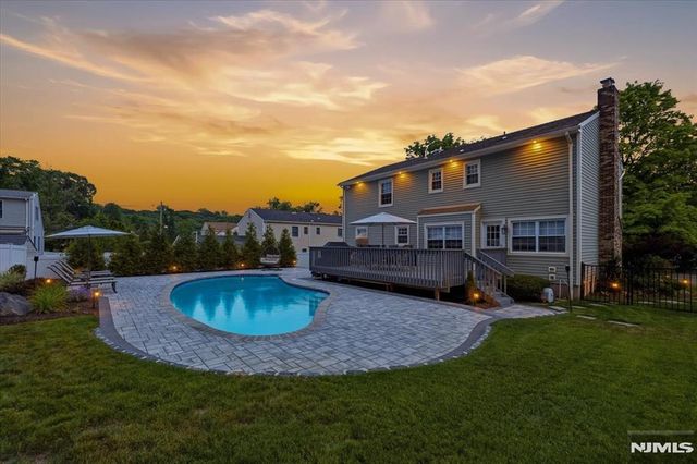 6 Giegel Court, Wyckoff, NJ 07481