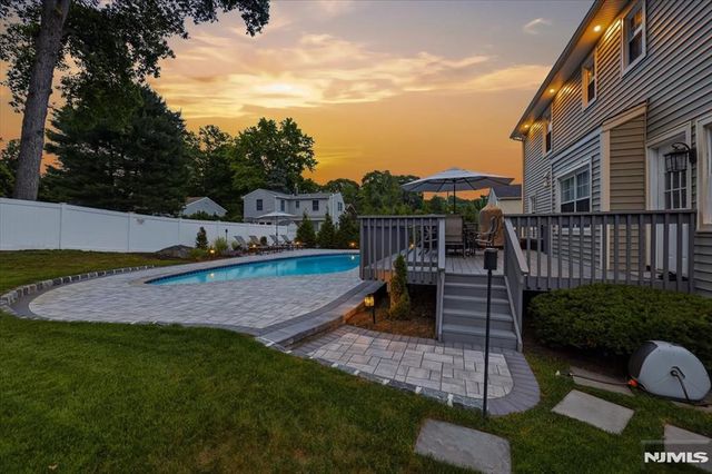 6 Giegel Court, Wyckoff, NJ 07481
