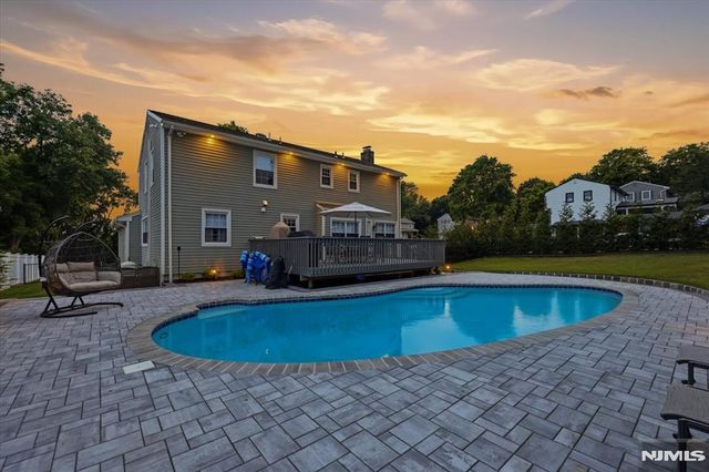 6 Giegel Court, Wyckoff, NJ 07481