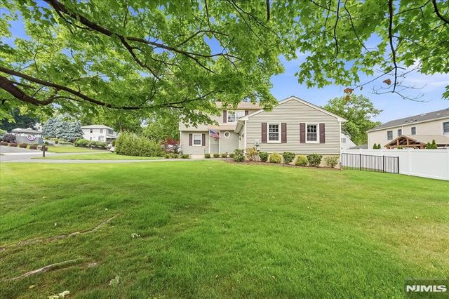 6 Giegel Court, Wyckoff, NJ 07481