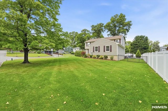 6 Giegel Court, Wyckoff, NJ 07481