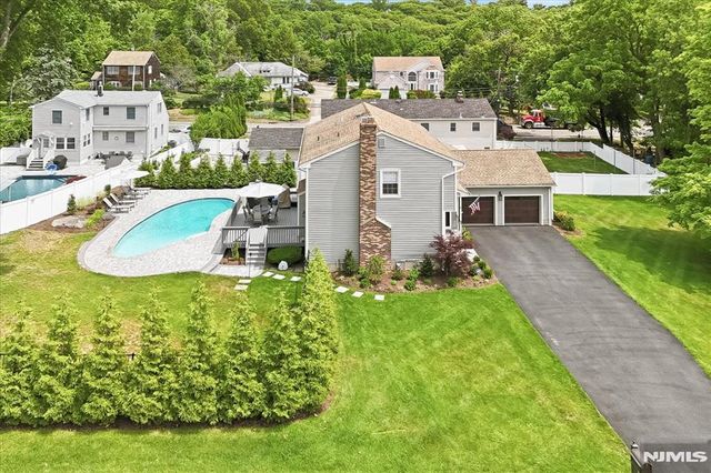 6 Giegel Court, Wyckoff, NJ 07481