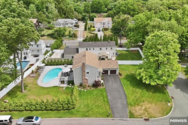 6 Giegel Court, Wyckoff, NJ 07481