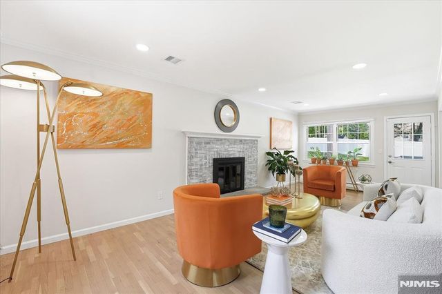 6 Giegel Court, Wyckoff, NJ 07481