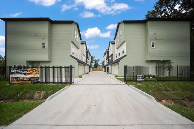6540 Goldspier St, Houston, TX 77091