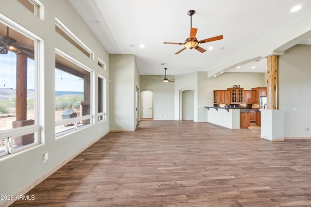 43811 N 18TH Street, New River, AZ 85087