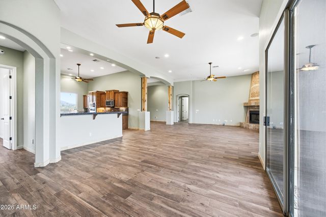 43811 N 18TH Street, New River, AZ 85087