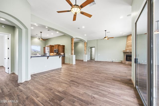 43811 N 18TH Street, New River, AZ 85087