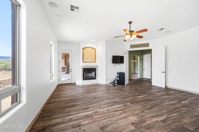 43811 N 18TH Street, New River, AZ 85087