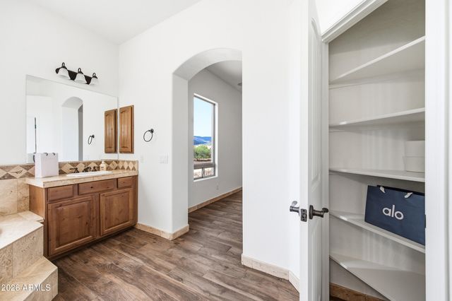 43811 N 18TH Street, New River, AZ 85087