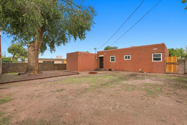 2734 San Rafael Avenue SE, Albuquerque, NM 87106
