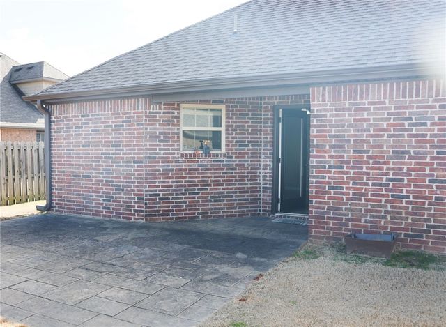 3606 SW Town Vu Road, Bentonville, AR 72712