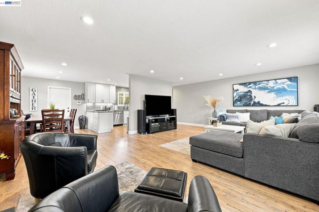 235 Elvira St, Livermore, CA 94550