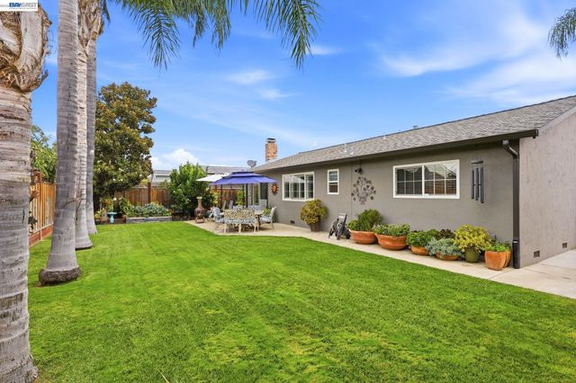 235 Elvira St, Livermore, CA 94550