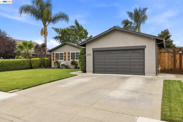 235 Elvira St, Livermore, CA 94550