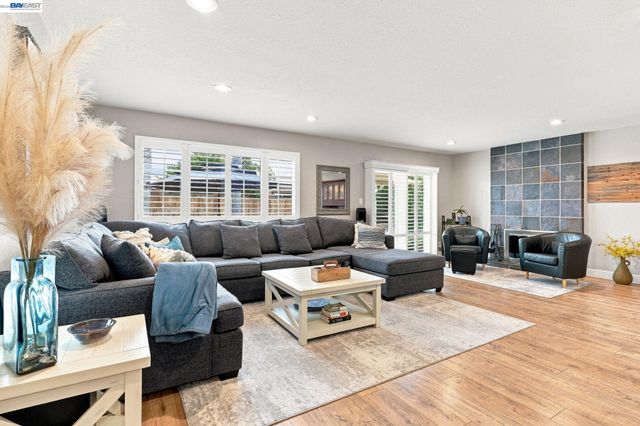 235 Elvira St, Livermore, CA 94550