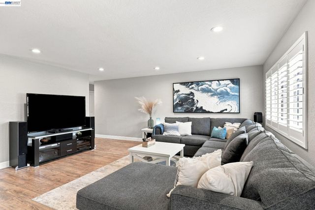 235 Elvira St, Livermore, CA 94550