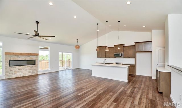 10 Canyon Creek Court, Moscow Mills, MO 63362